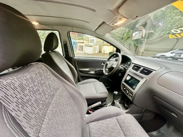 VOLKSWAGEN FOX 1.0 MI 8V FLEX 4P MANUAL 2014 - Imagem 4
