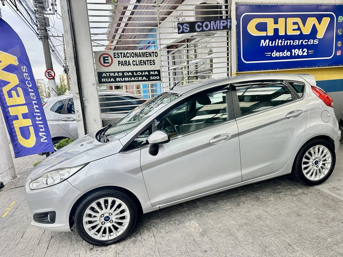 FORD FIESTA 1.6 TITANIUM HATCH 16V FLEX 4P POWERSHIFT 2015 - Imagem 2