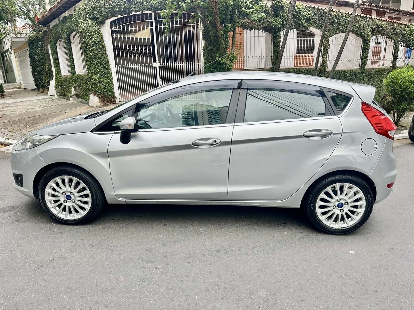 FORD FIESTA 1.6 TITANIUM HATCH 16V FLEX 4P POWERSHIFT 2015 - Imagem 13