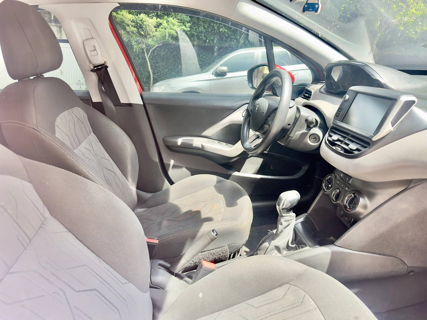 PEUGEOT 208 1.2 ACTIVE 12V FLEX 4P MANUAL 2017 - Imagem 11