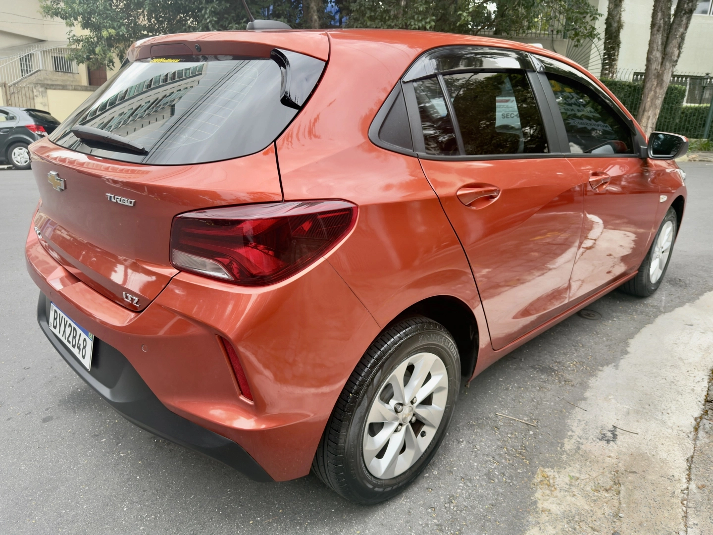 CHEVROLET ONIX 1.0 TURBO FLEX LTZ AUTOMÁTICO 2020 BAIXA KM - Imagem 2