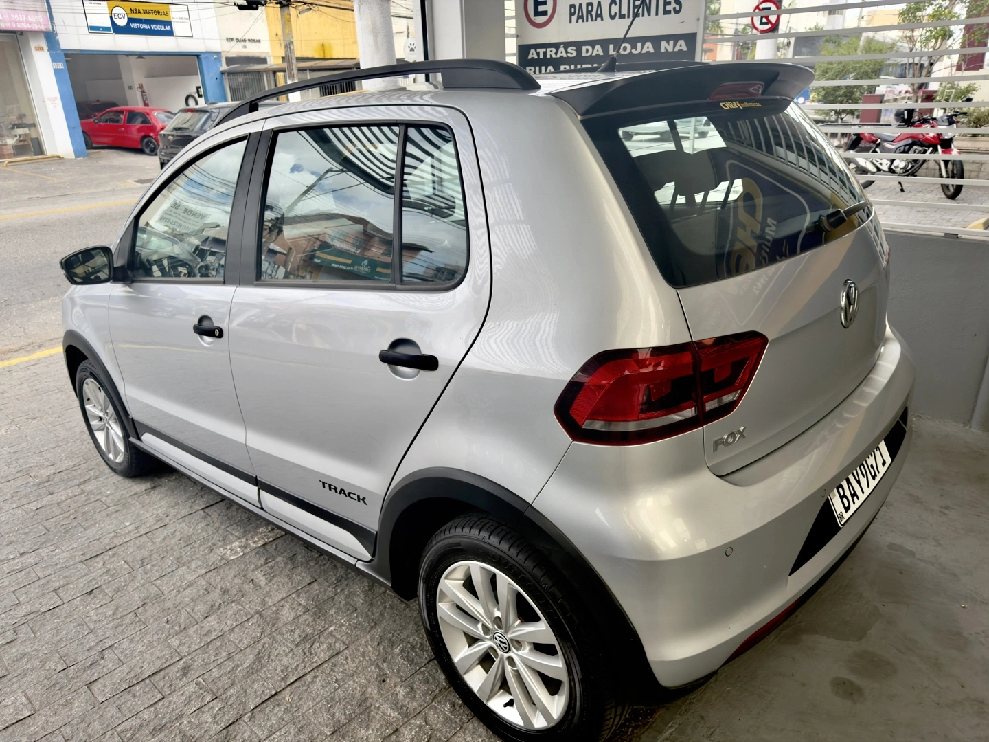 VOLKSWAGEN FOX 1.0 MPI TRACK 12V FLEX 4P MANUAL 2017 - Imagem 6