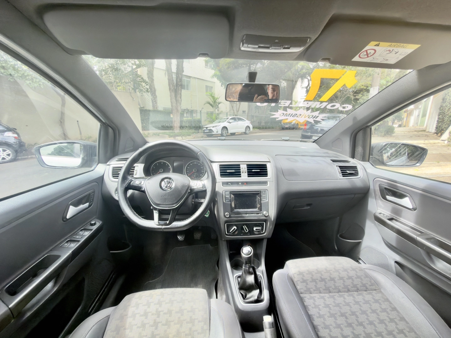 VOLKSWAGEN FOX 1.0 MPI TRACK 12V FLEX 4P MANUAL 2017 - Imagem 8