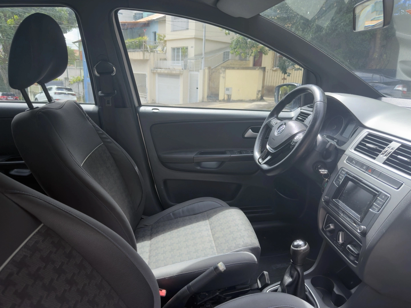 VOLKSWAGEN FOX 1.0 MPI TRACK 12V FLEX 4P MANUAL 2017 - Imagem 12