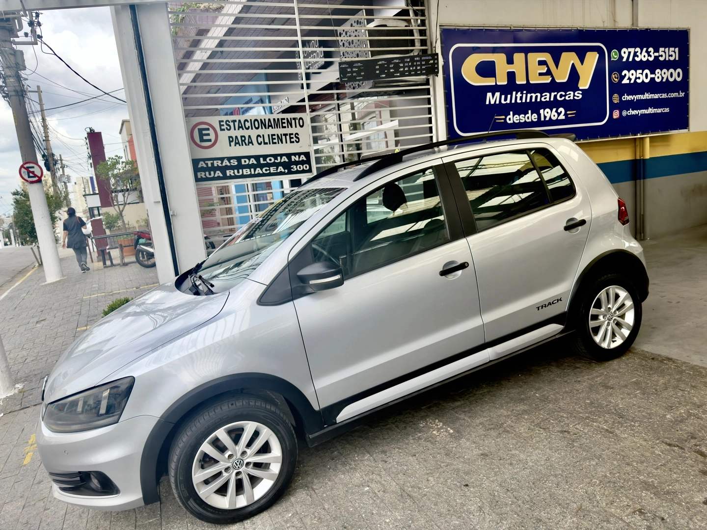 VOLKSWAGEN FOX 1.0 MPI TRACK 12V FLEX 4P MANUAL 2017 - Imagem 15