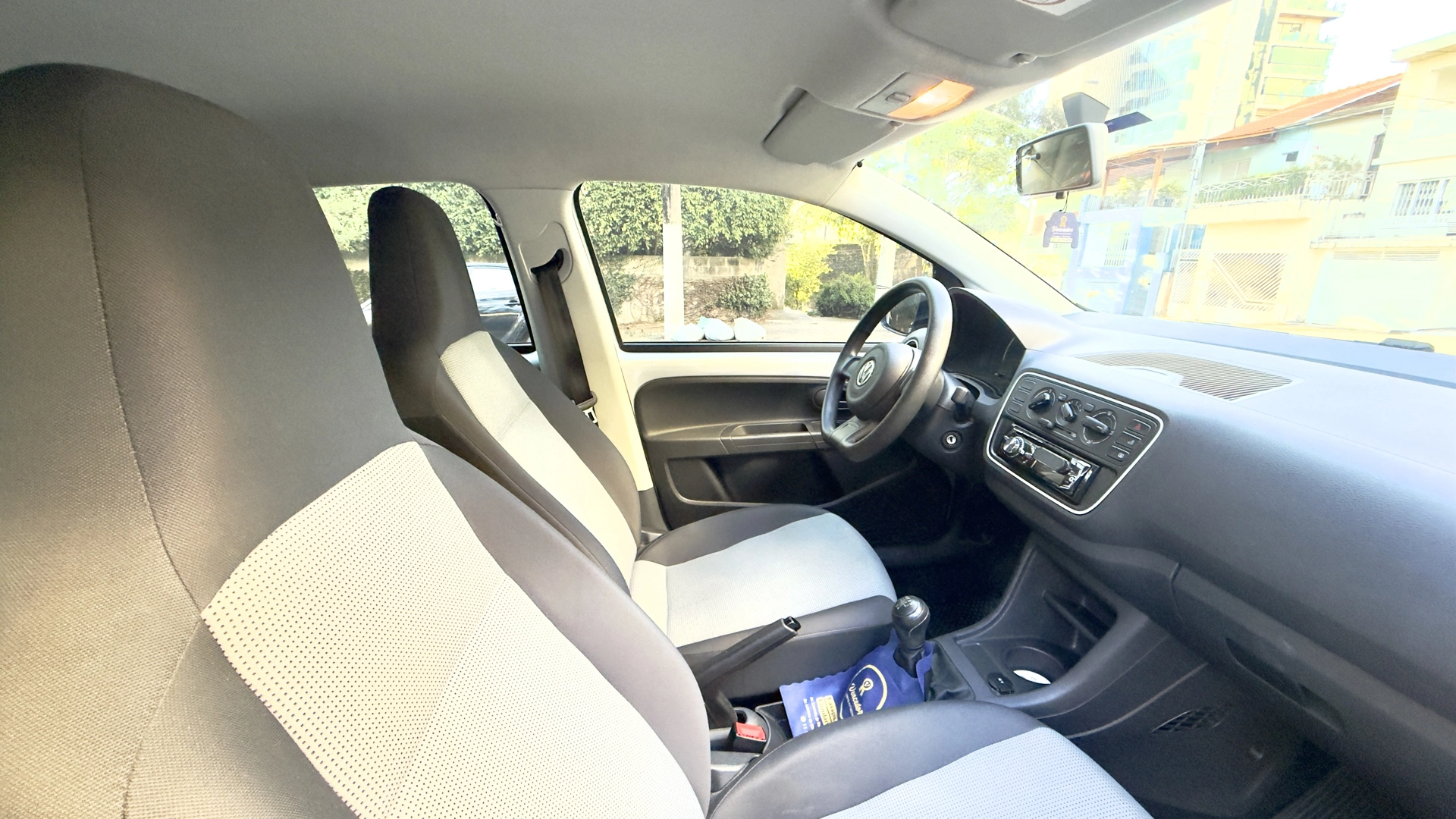 VOLKSWAGEN UP 1.0 MPI TAKE UP 12V FLEX 4P MANUAL 2016 BAIXA KM - Imagem 2