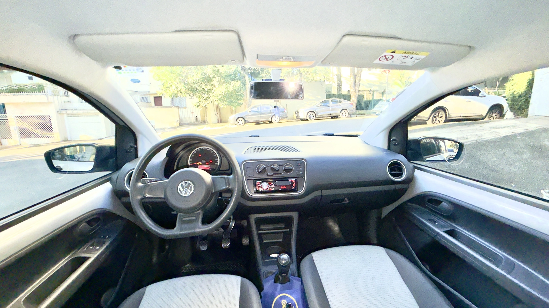 VOLKSWAGEN UP 1.0 MPI TAKE UP 12V FLEX 4P MANUAL 2016 BAIXA KM - Imagem 4