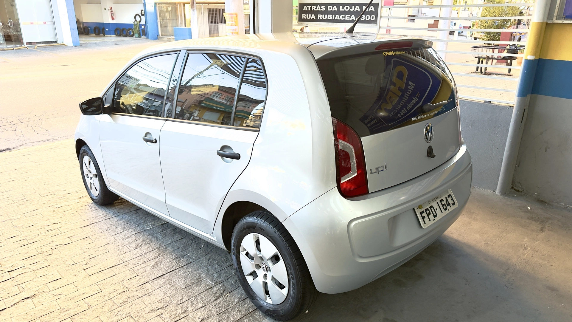 VOLKSWAGEN UP 1.0 MPI TAKE UP 12V FLEX 4P MANUAL 2016 BAIXA KM - Imagem 9