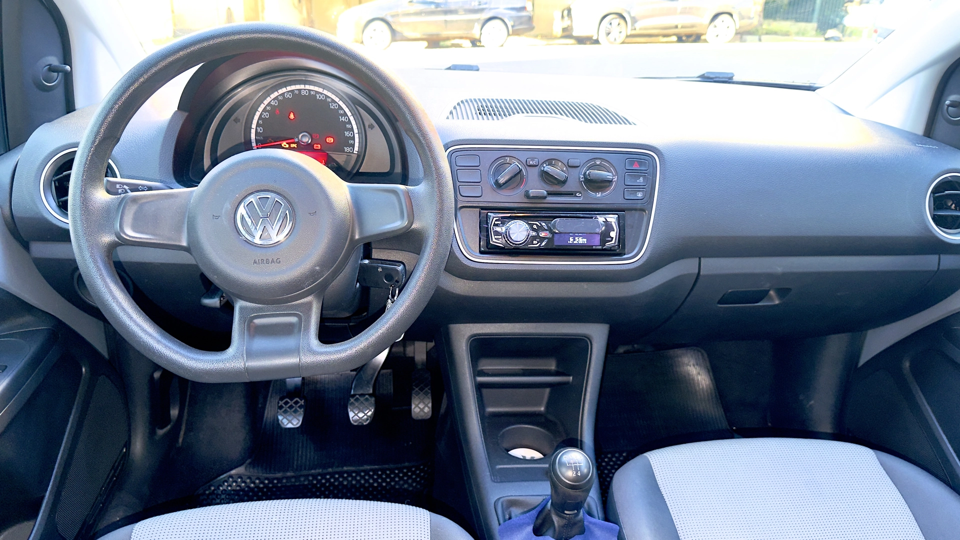 VOLKSWAGEN UP 1.0 MPI TAKE UP 12V FLEX 4P MANUAL 2016 BAIXA KM - Imagem 7