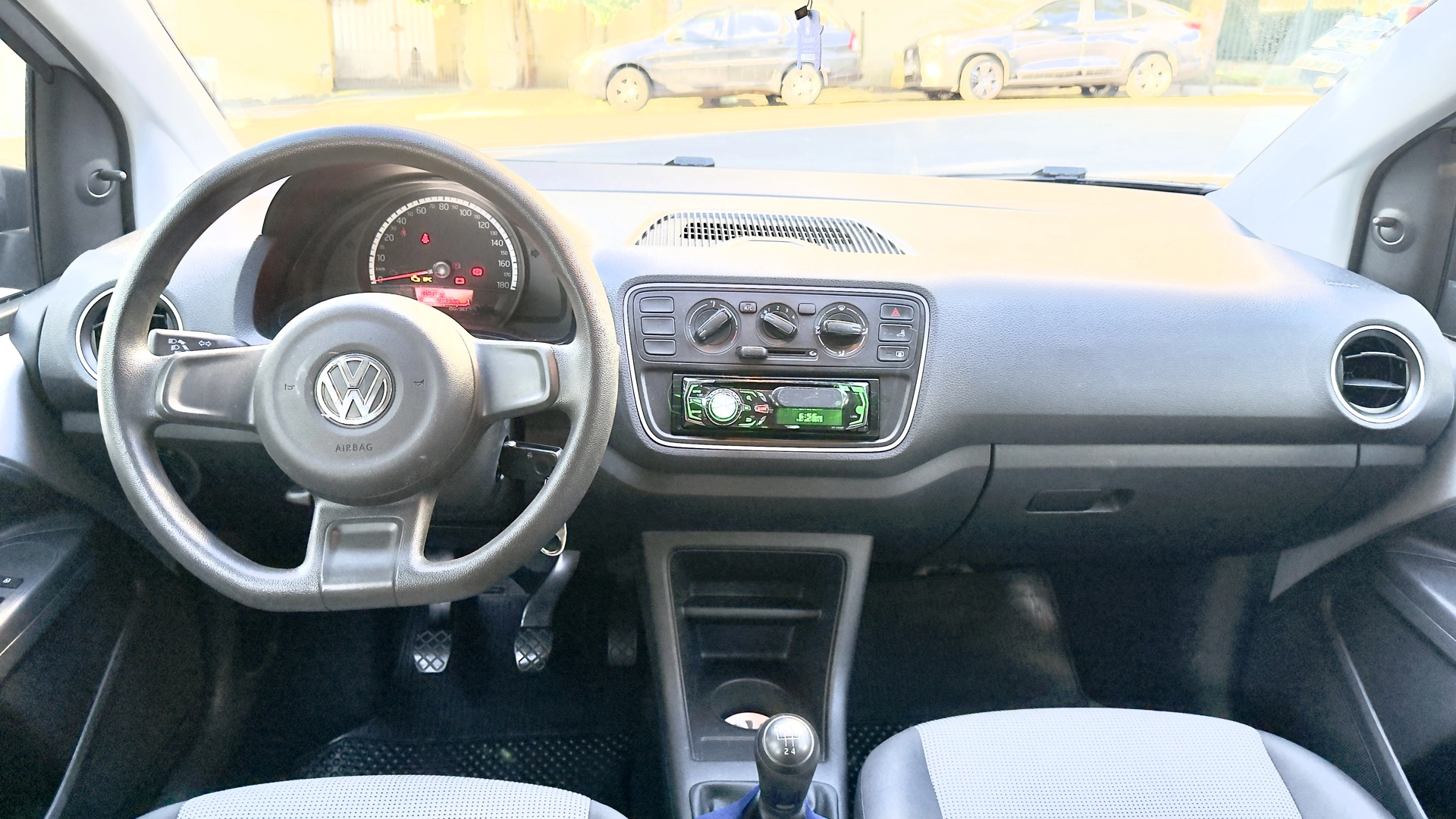 VOLKSWAGEN UP 1.0 MPI TAKE UP 12V FLEX 4P MANUAL 2016 BAIXA KM - Imagem 15